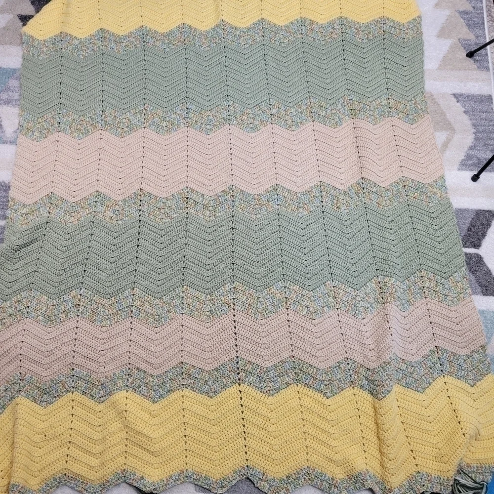 HANDKNIT Chevron stripe Crochet Lap Blanket 48 x 62